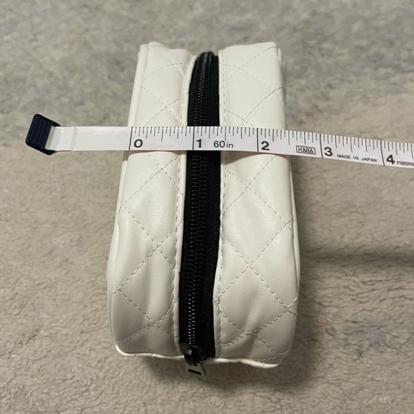 Brand New Faux Leather Quilted Coin Case/Make-Up Case In White 6” X 4” X 2.5” - Picture 6 of 8